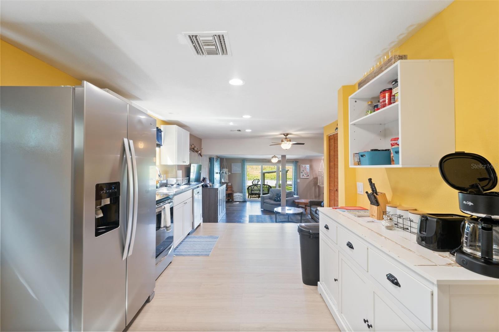 Listing photo id 2 for 7965 Riverbend Road