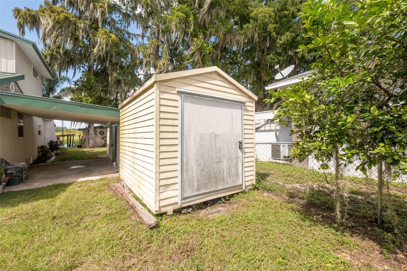 Listing photo id 43 for 7965 Riverbend Road