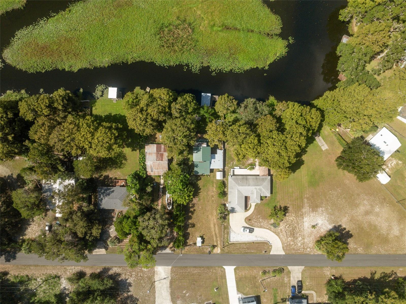 Listing photo id 47 for 7965 Riverbend Road