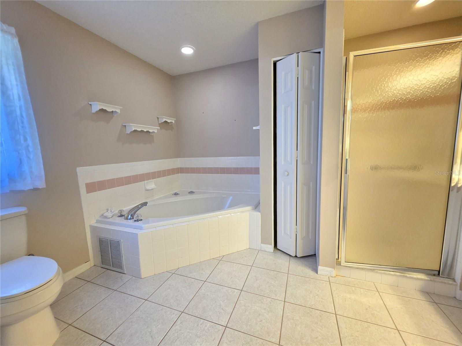 Image 19 of 47 For 2113 Waterview Terrace