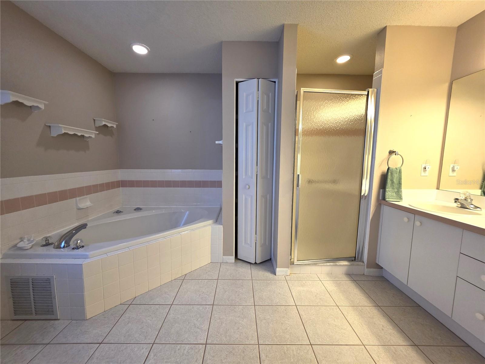 Image 20 of 47 For 2113 Waterview Terrace
