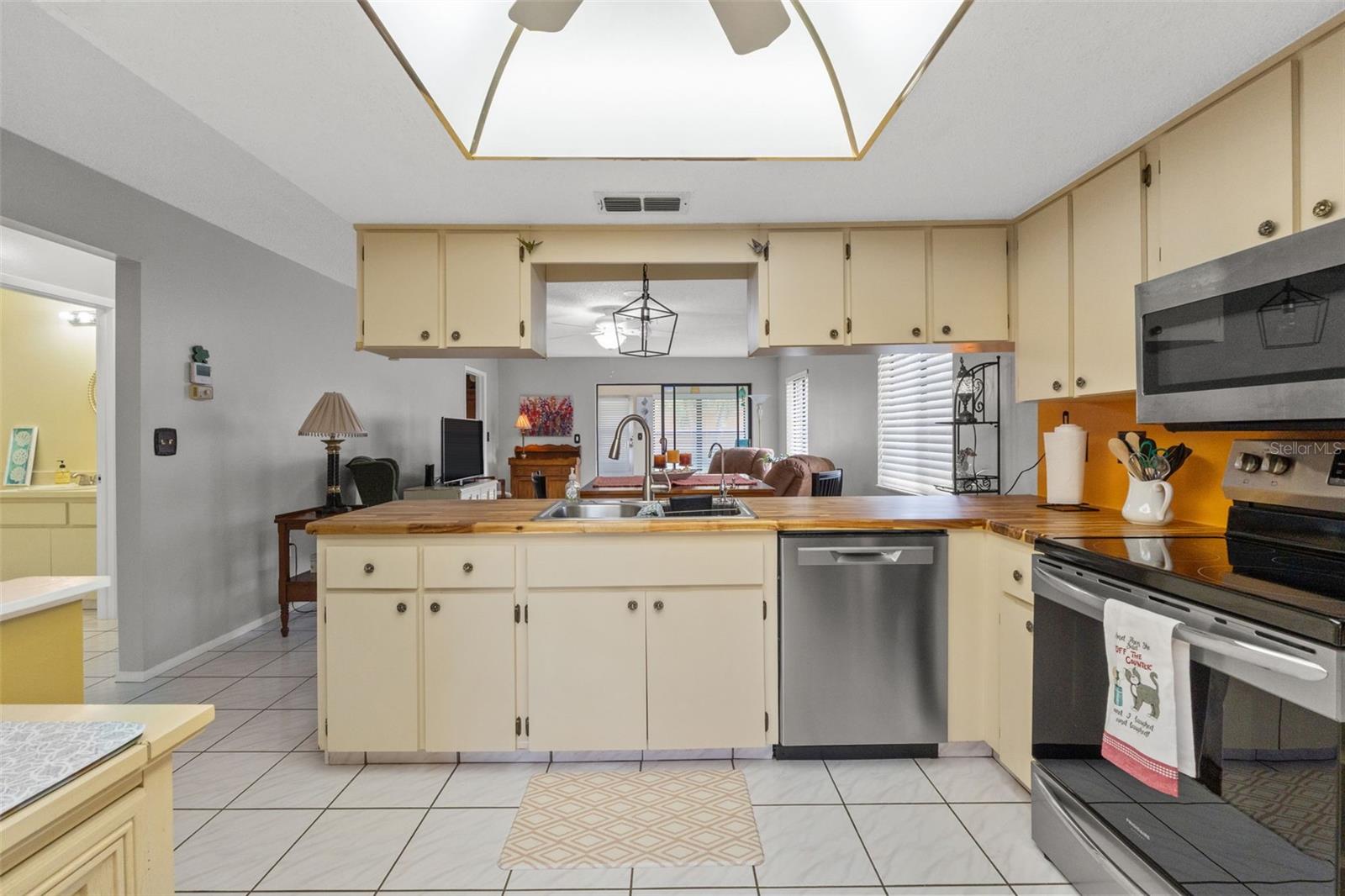 Image 24 of 33 For 7235 Greystone Drive F