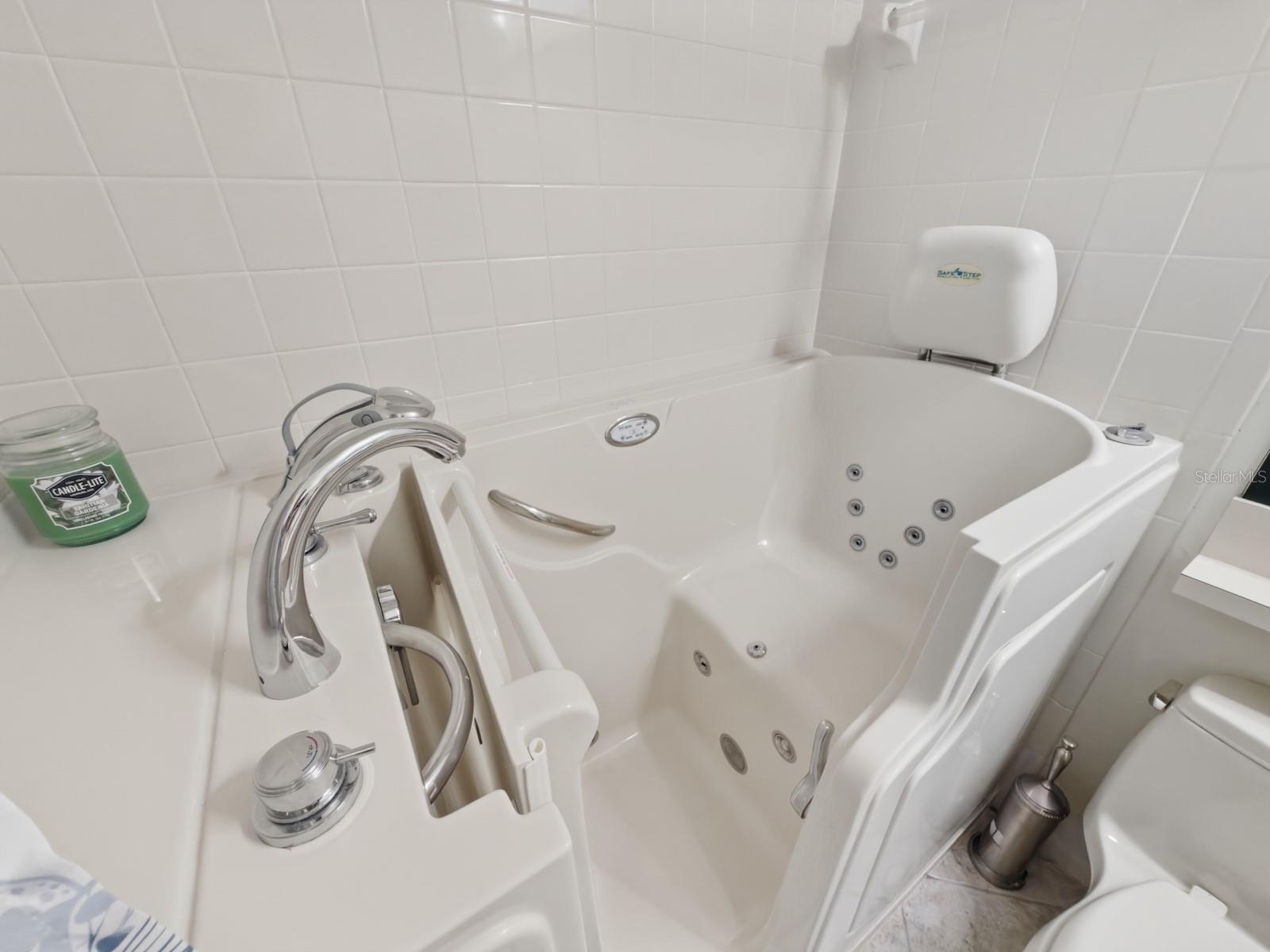 Image 18 of 42 For 7221 Greystone Drive D