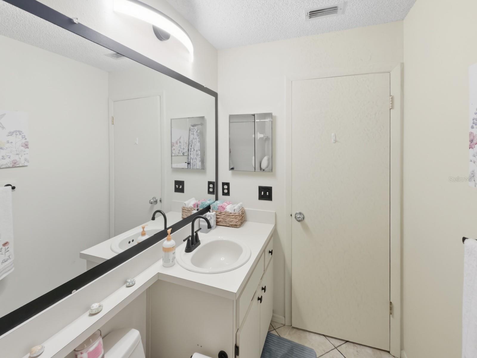 Image 19 of 42 For 7221 Greystone Drive D