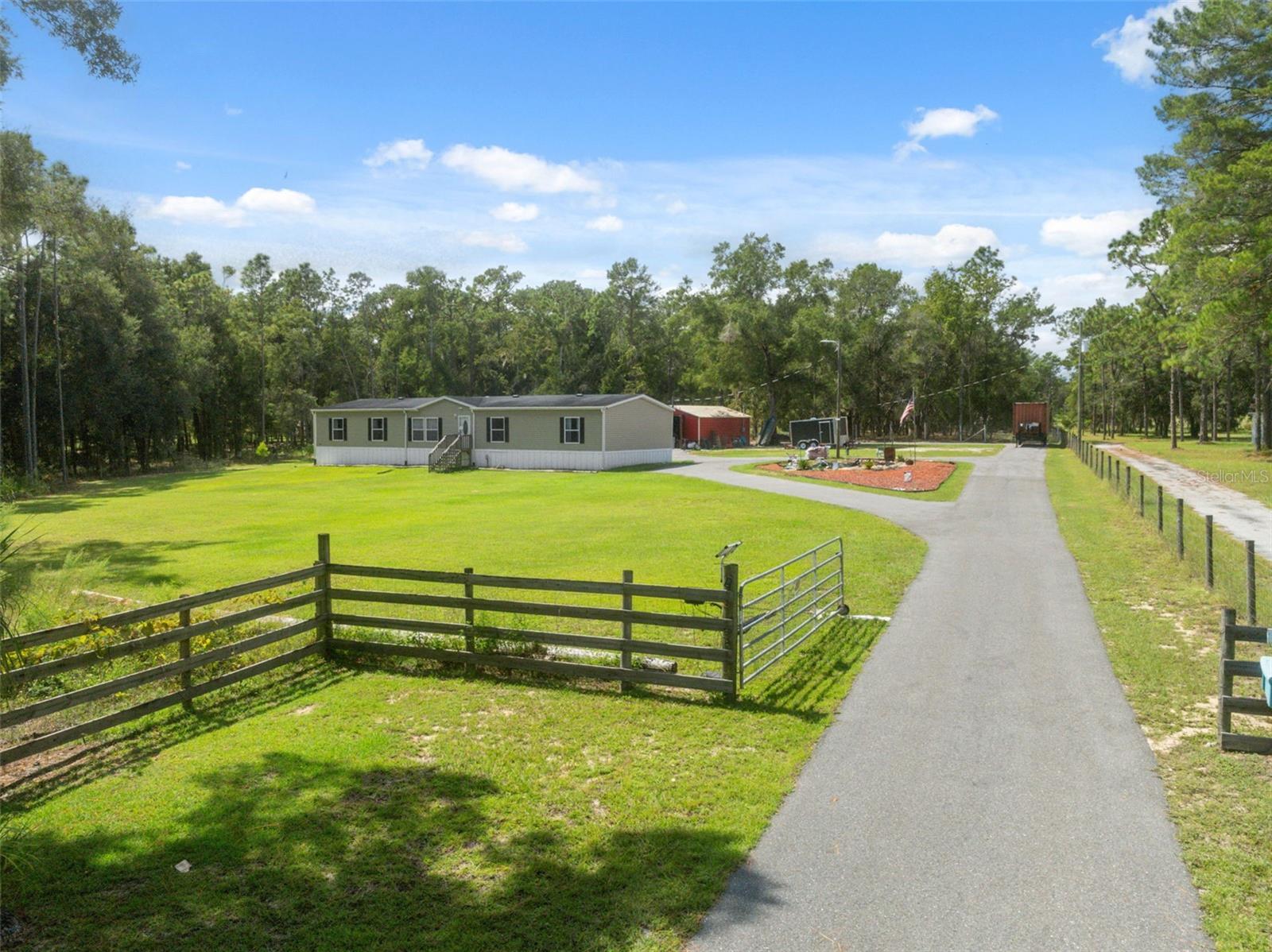 Image 2 of 61 For 16481 Oakview Drive