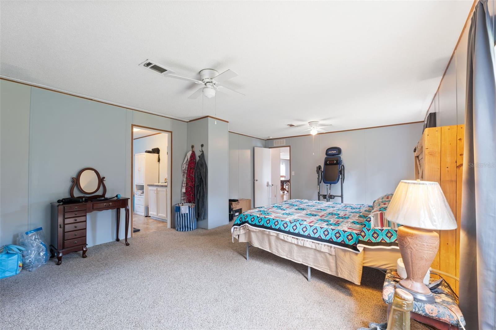 Image 20 of 61 For 16481 Oakview Drive