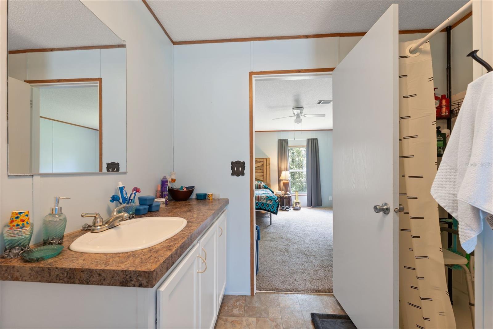 Image 23 of 61 For 16481 Oakview Drive