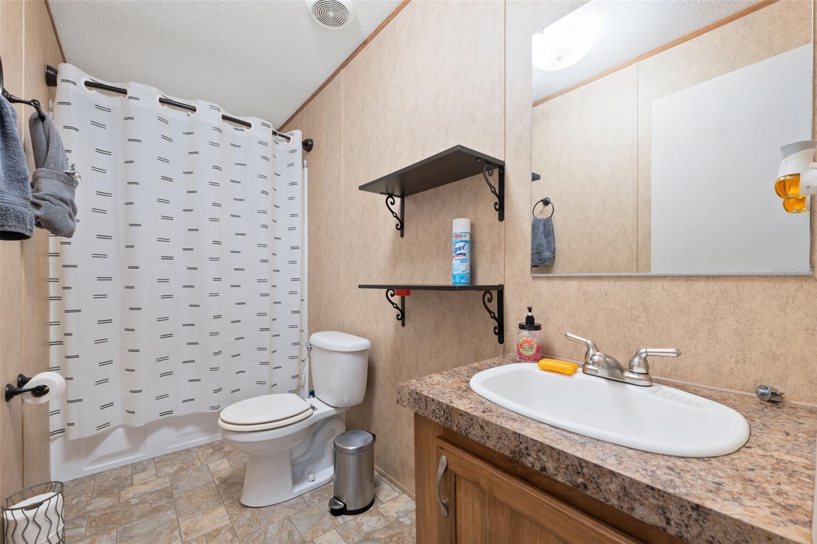 Image 26 of 61 For 16481 Oakview Drive