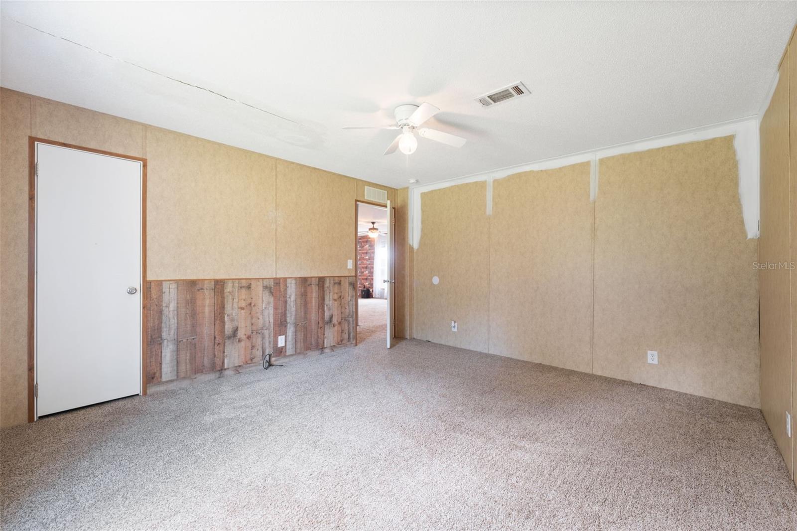 Image 27 of 61 For 16481 Oakview Drive