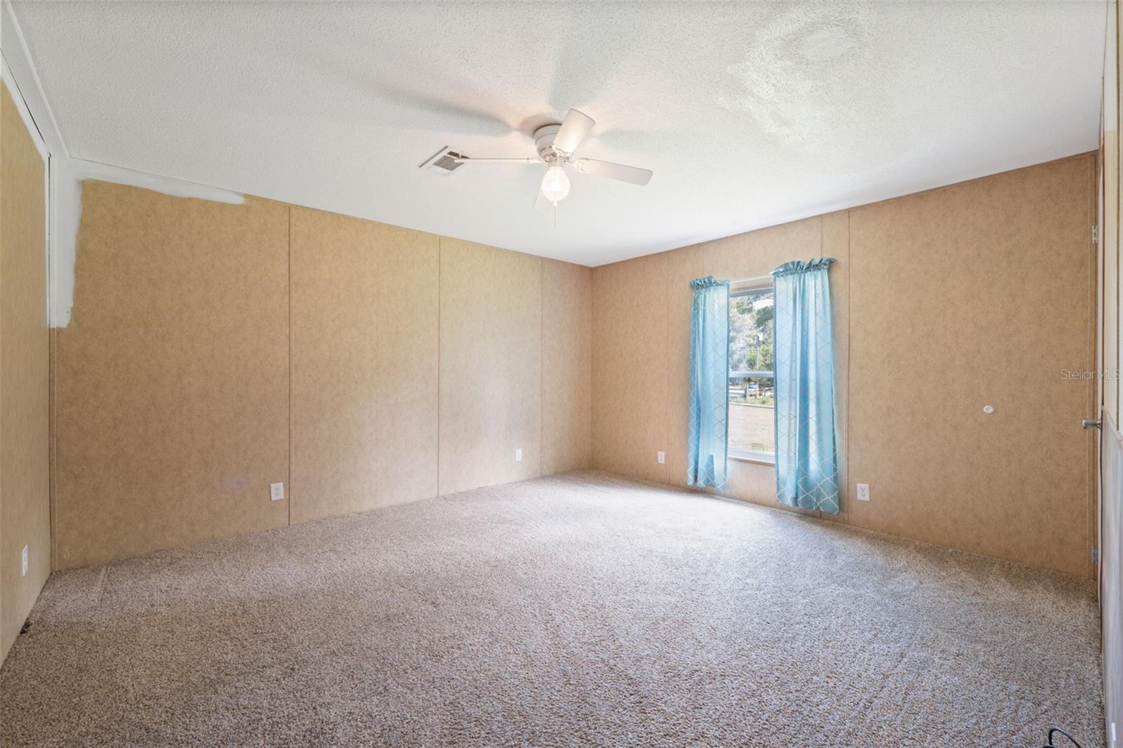 Image 28 of 61 For 16481 Oakview Drive