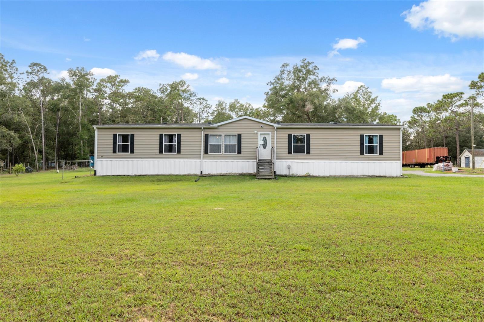 Image 3 of 61 For 16481 Oakview Drive