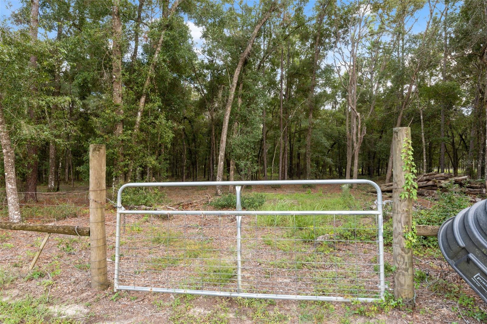 Image 38 of 61 For 16481 Oakview Drive