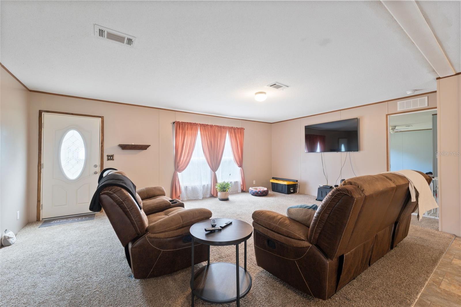 Image 4 of 61 For 16481 Oakview Drive