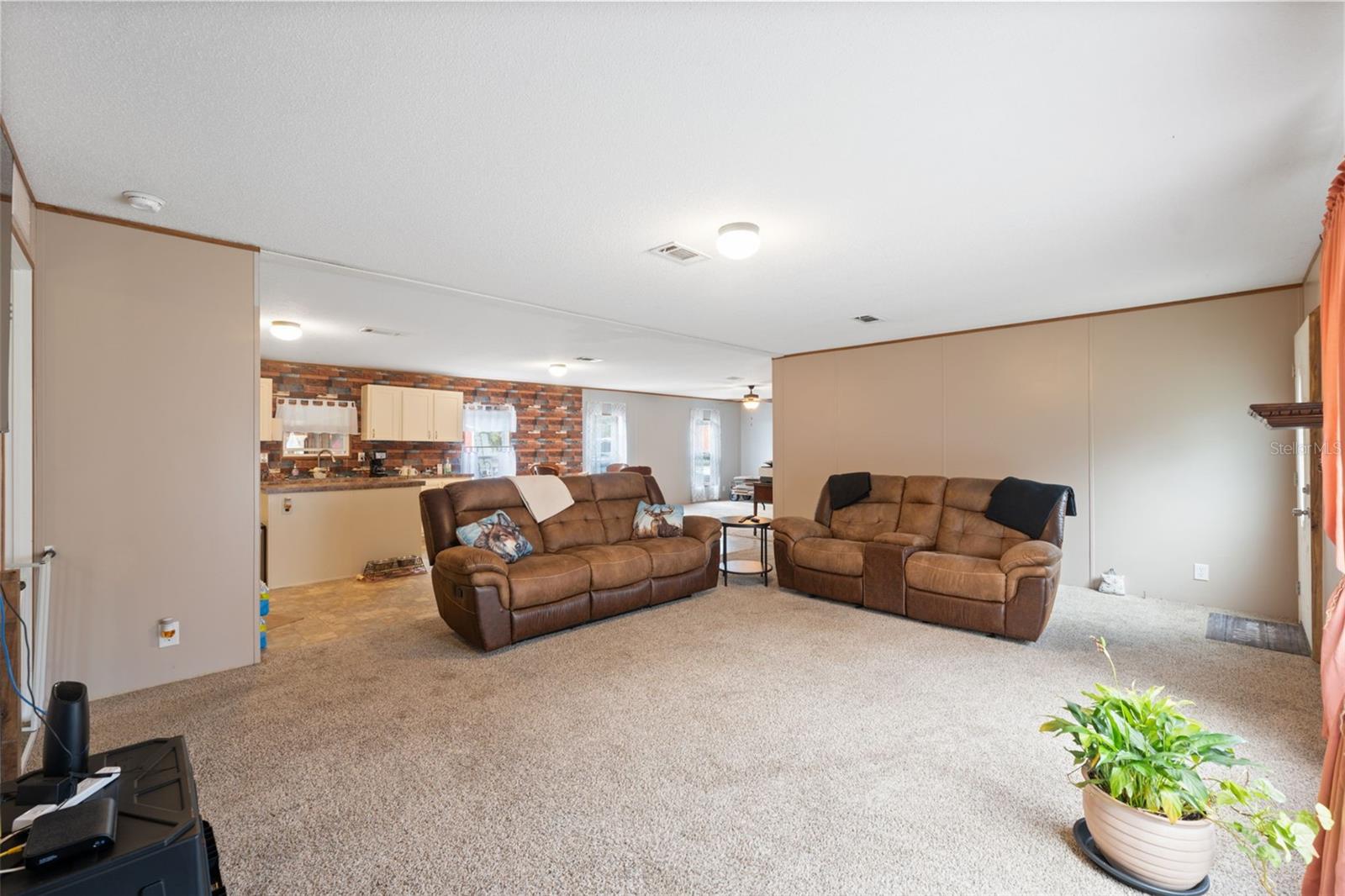 Image 6 of 61 For 16481 Oakview Drive