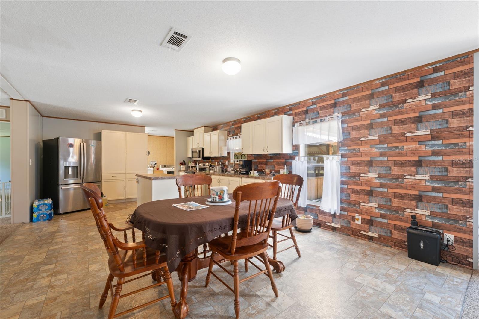 Image 8 of 61 For 16481 Oakview Drive