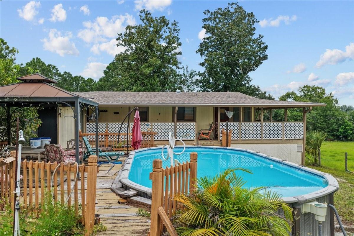 Listing photo id 8 for 470 Fay Avenue