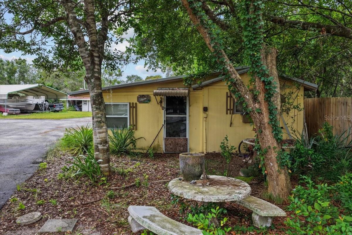 Listing photo id 23 for 470 Fay Avenue