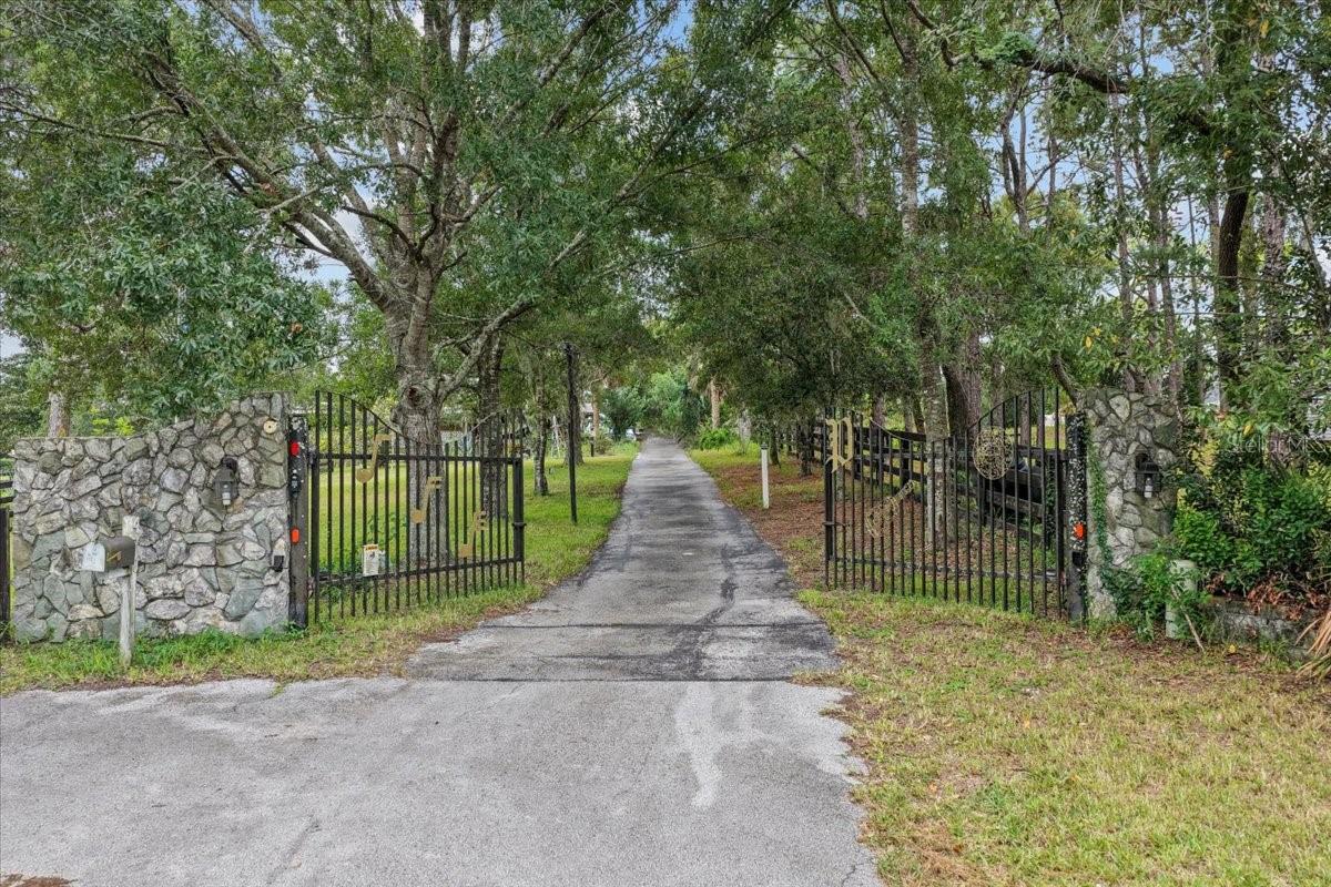 Listing photo id 1 for 470 Fay Avenue