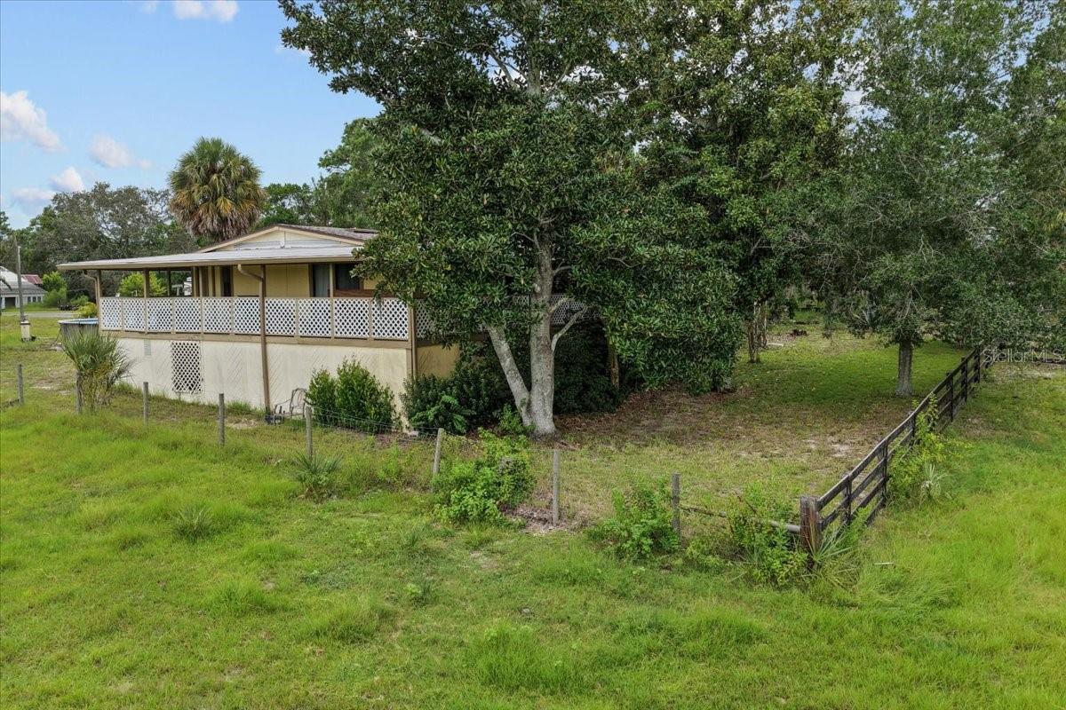 Listing photo id 5 for 470 Fay Avenue