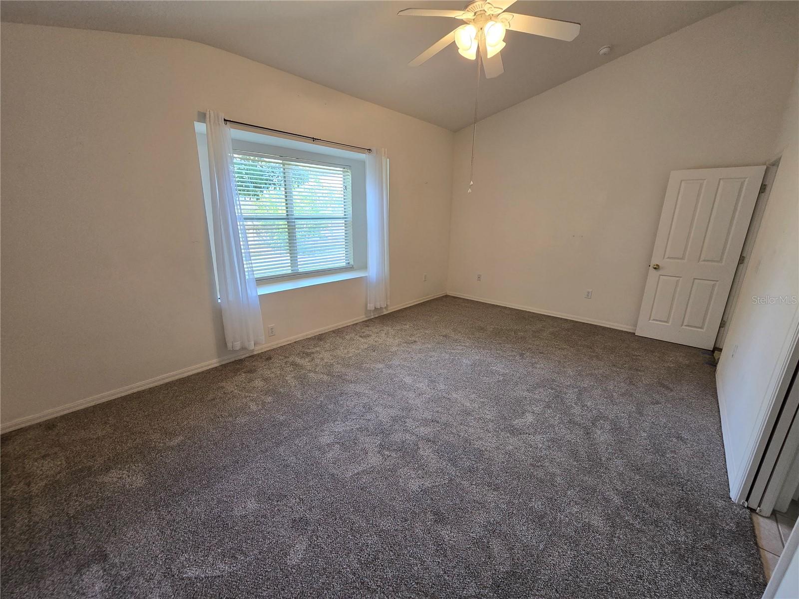 Image 17 of 33 For 24505 Landing Drive
