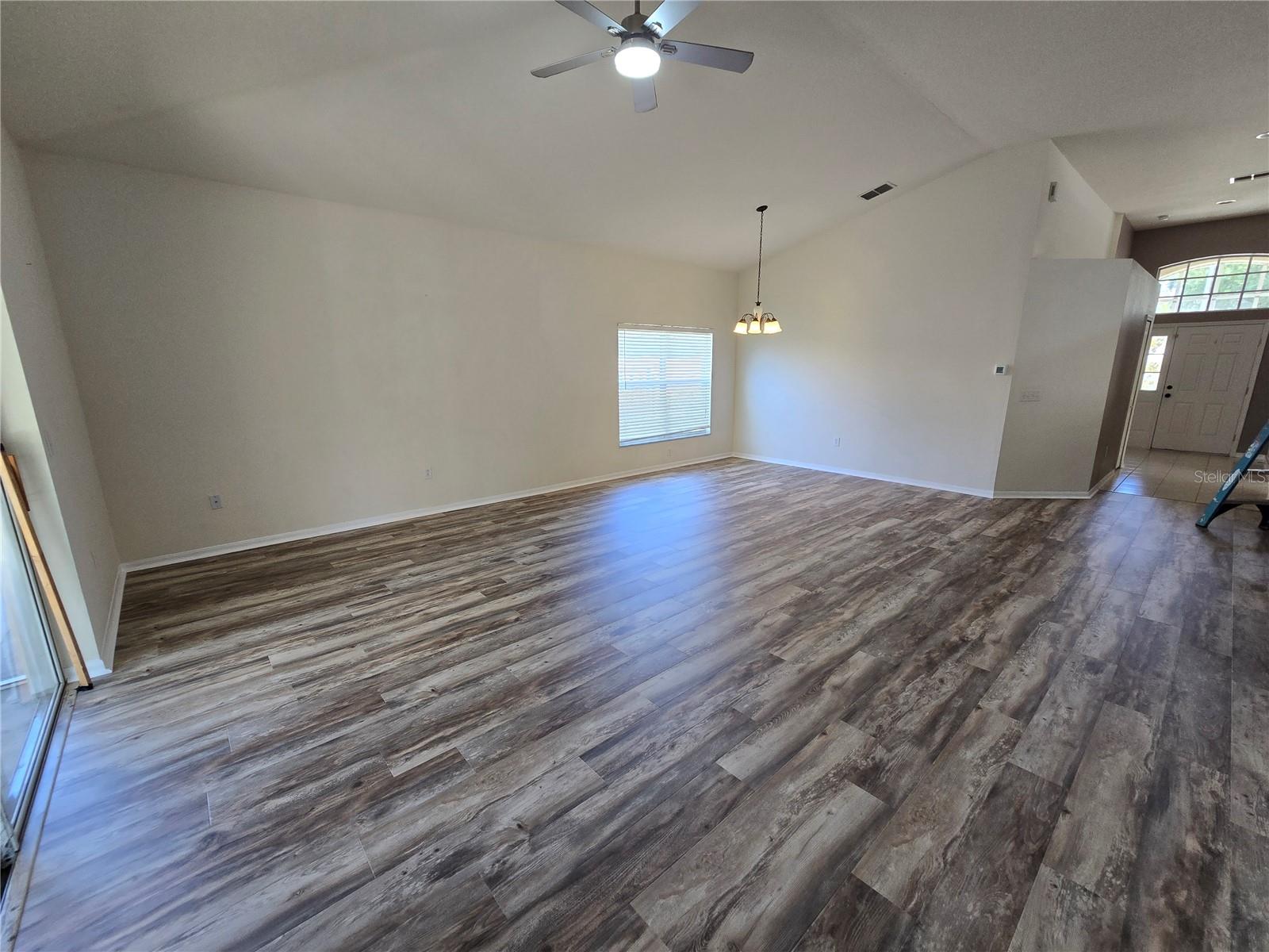 Image 4 of 33 For 24505 Landing Drive