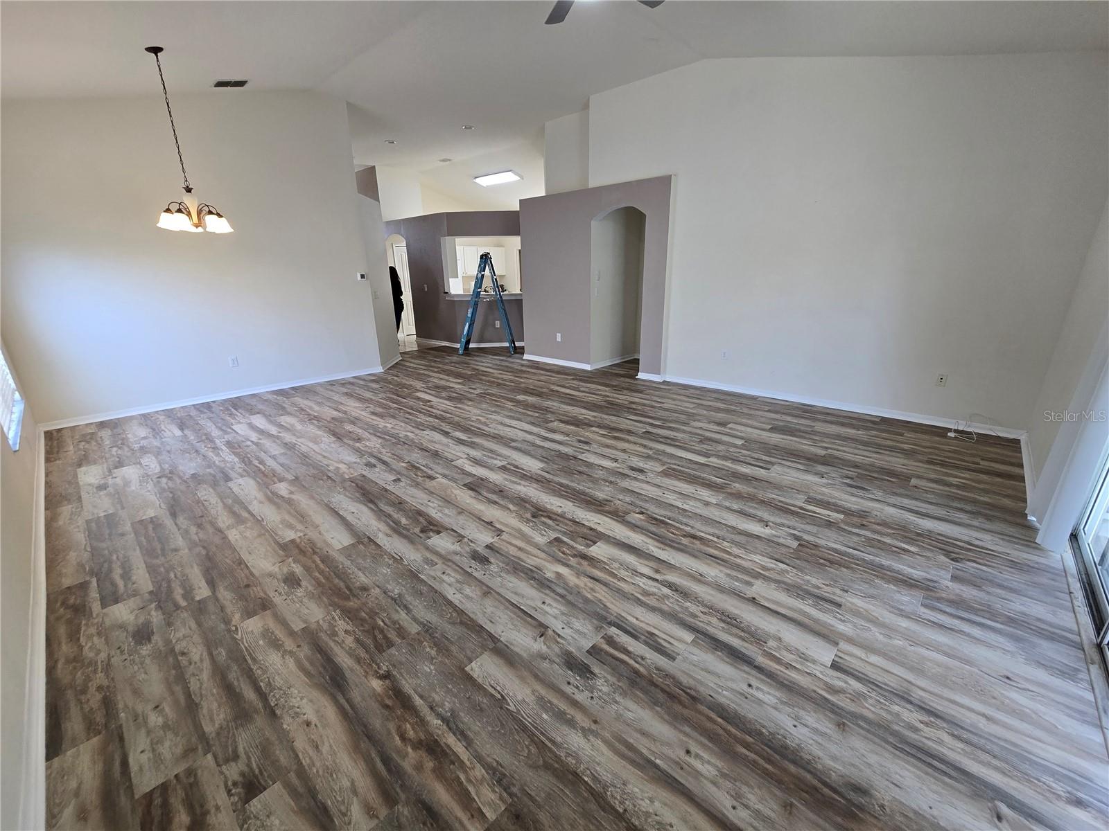 Image 7 of 33 For 24505 Landing Drive