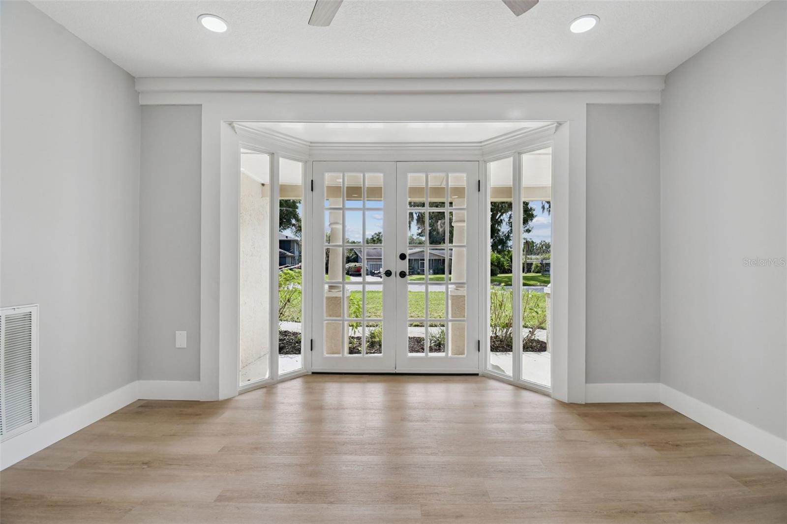Image 11 of 40 For 3130 Lake Saxon Drive