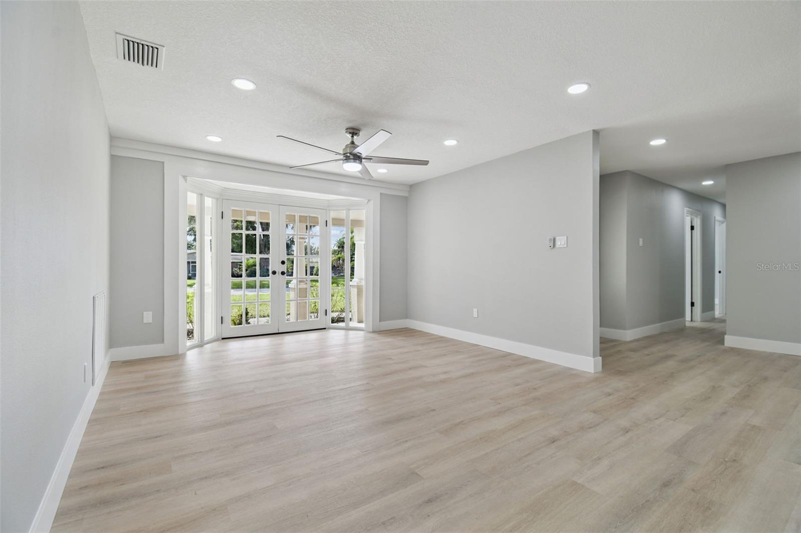 Image 9 of 40 For 3130 Lake Saxon Drive