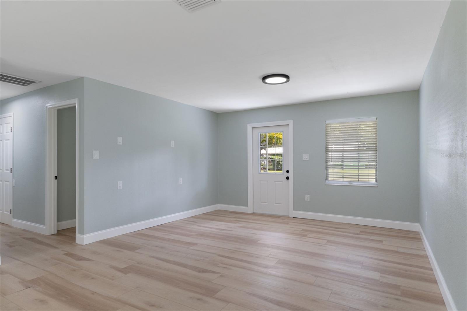 Image 15 of 41 For 10785 Spring Circle