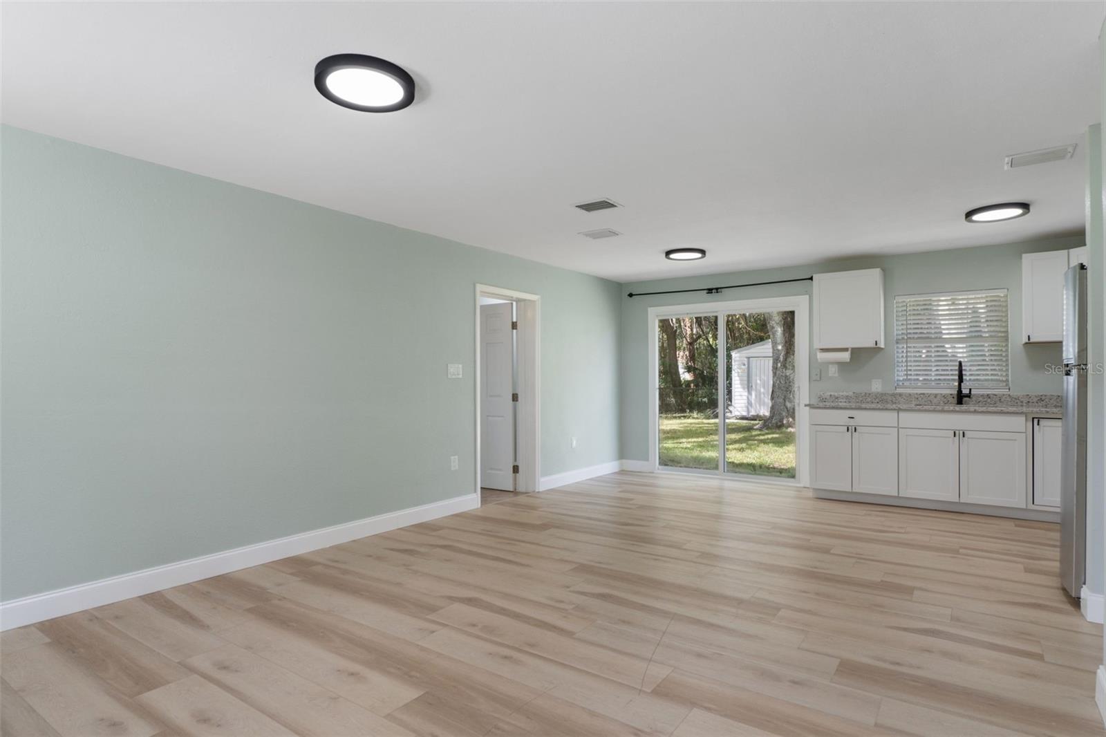 Image 16 of 41 For 10785 Spring Circle