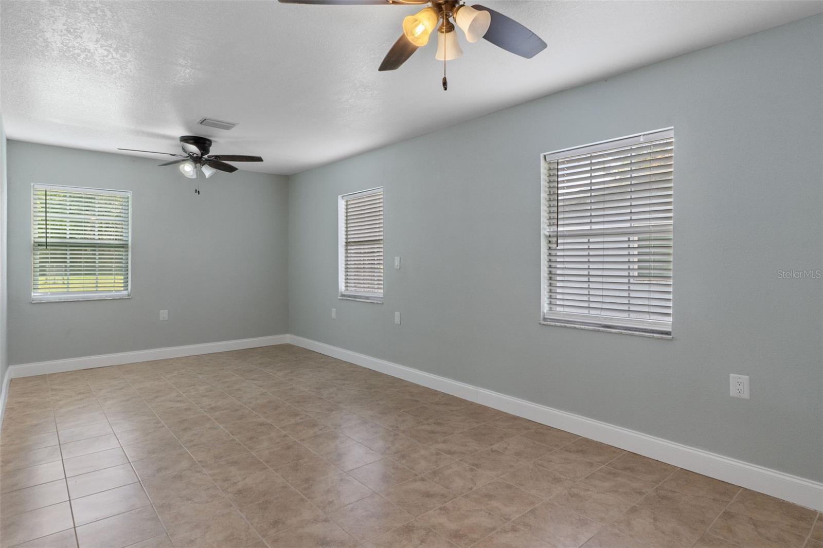 Image 21 of 41 For 10785 Spring Circle