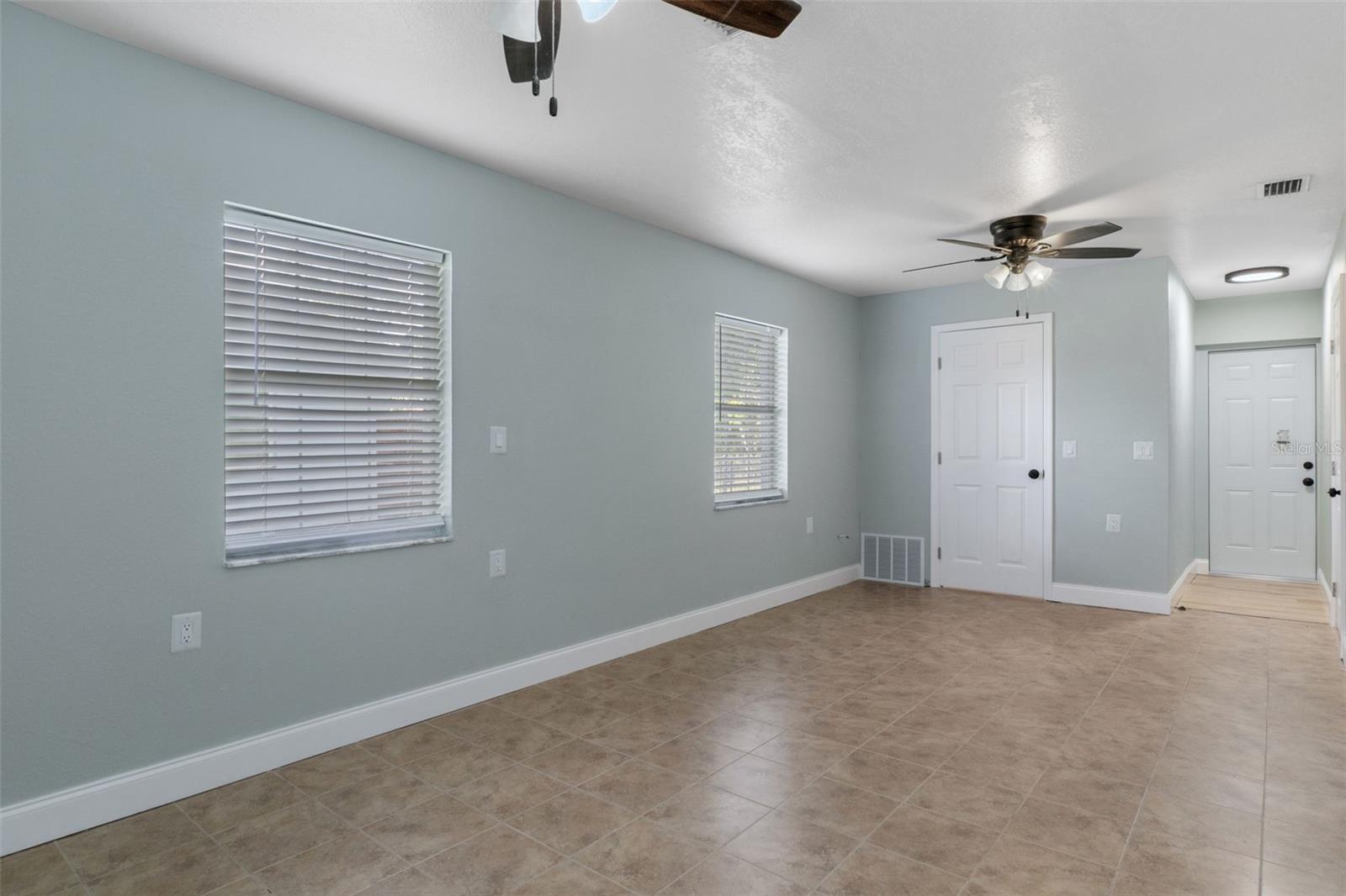 Image 22 of 41 For 10785 Spring Circle