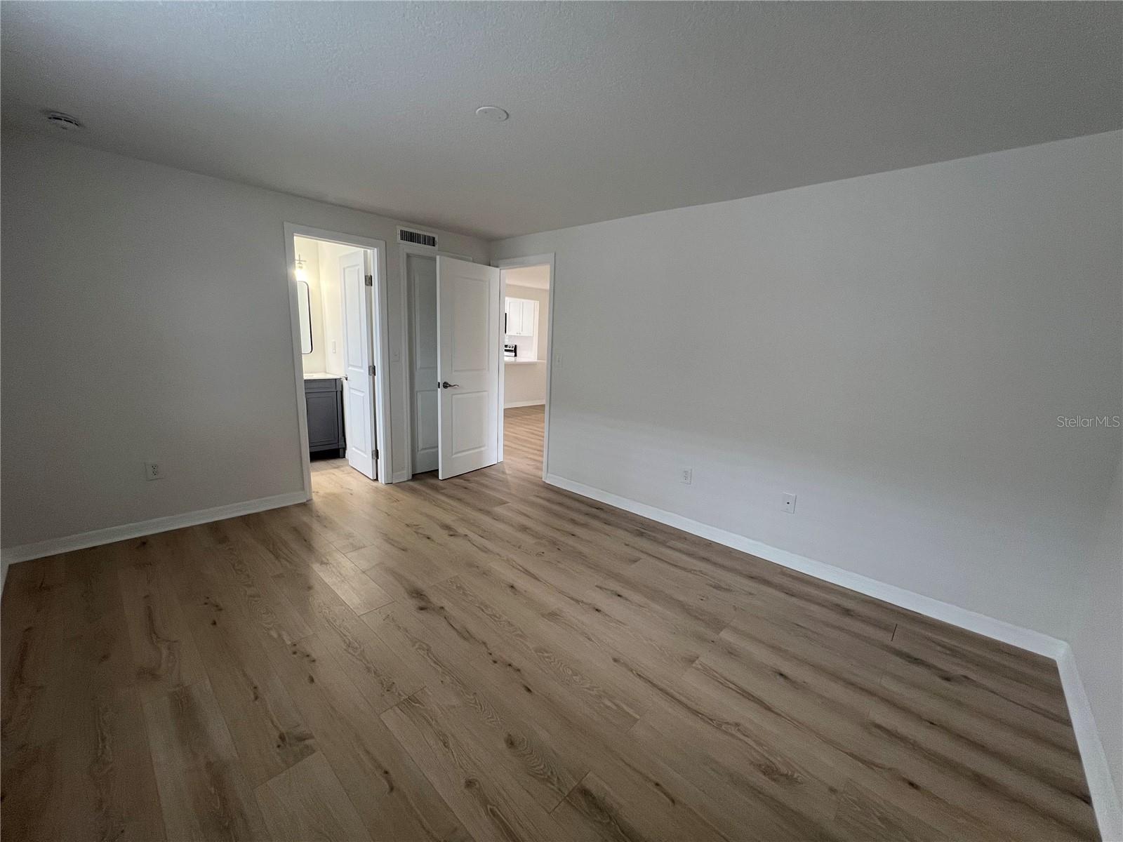 Image 10 of 13 For 4223 Sheldon Place 23