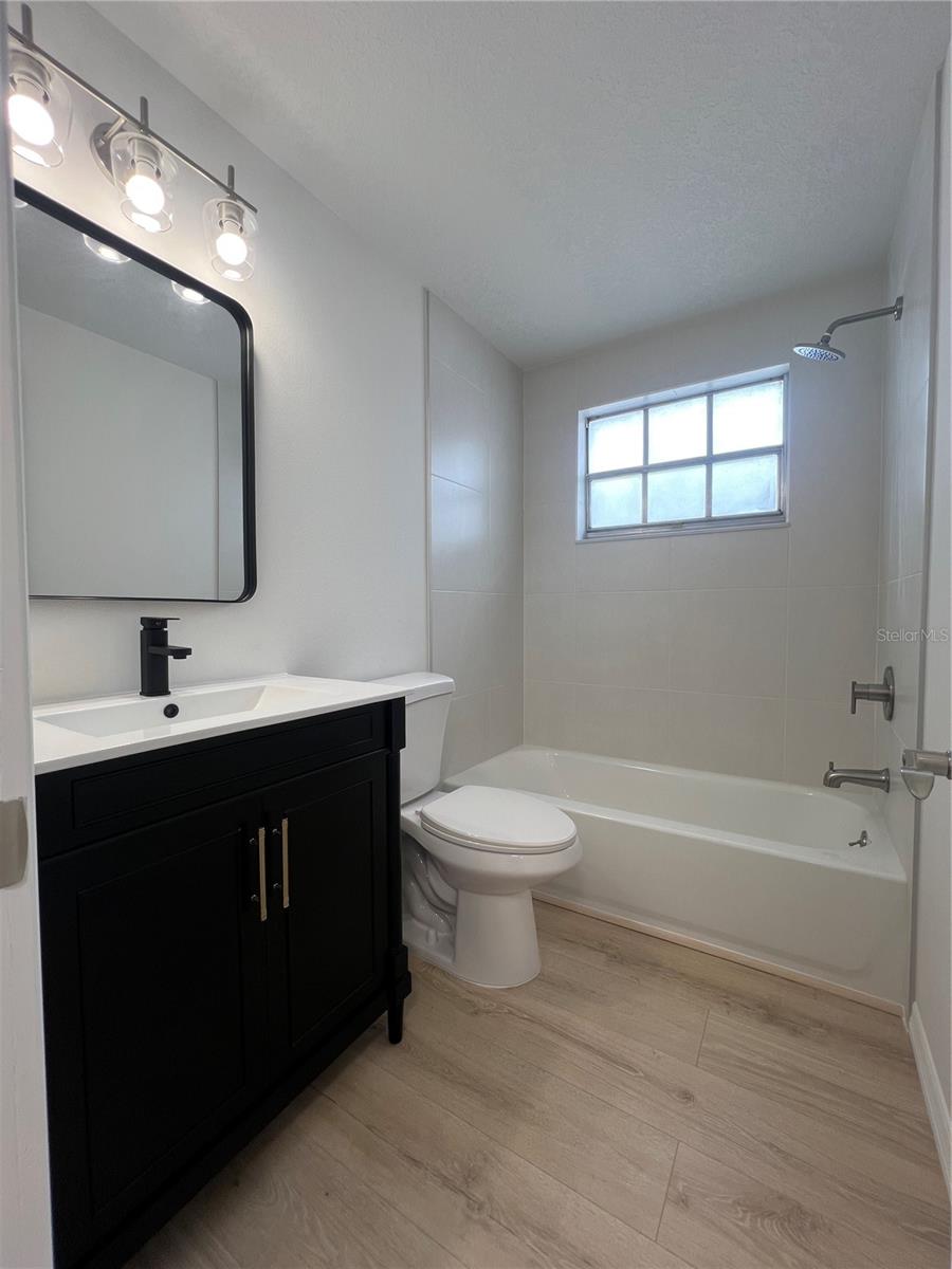 Image 6 of 13 For 4223 Sheldon Place 23