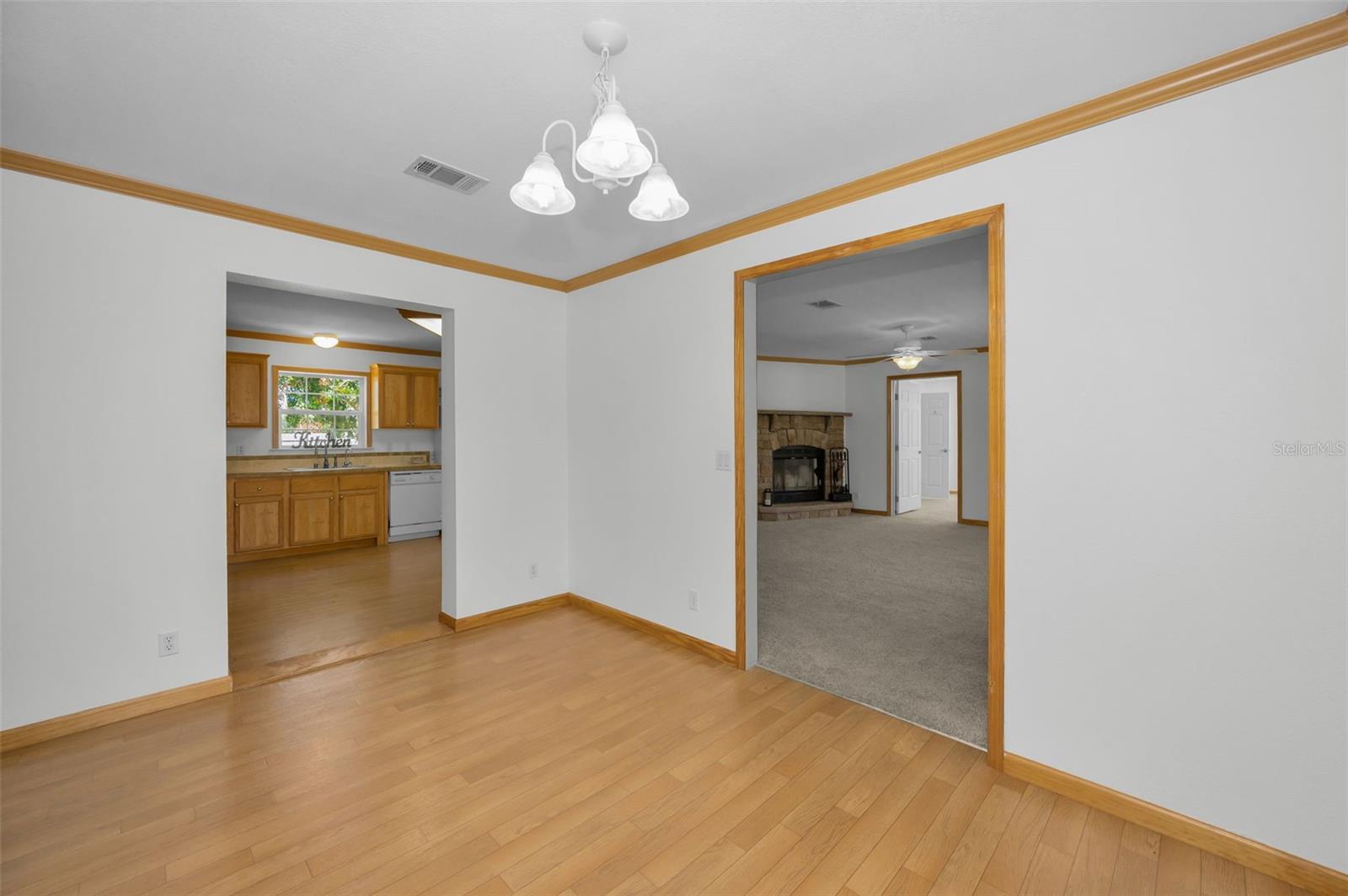 Image 14 of 63 For 9723 Pat Street
