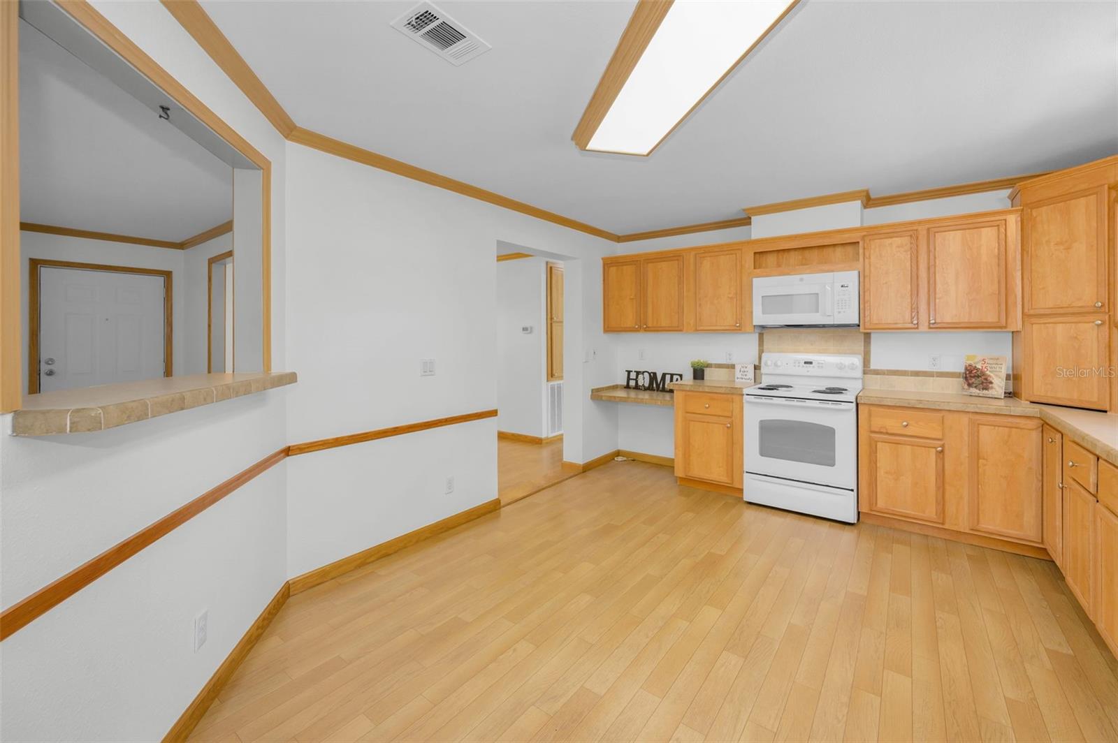 Image 16 of 63 For 9723 Pat Street