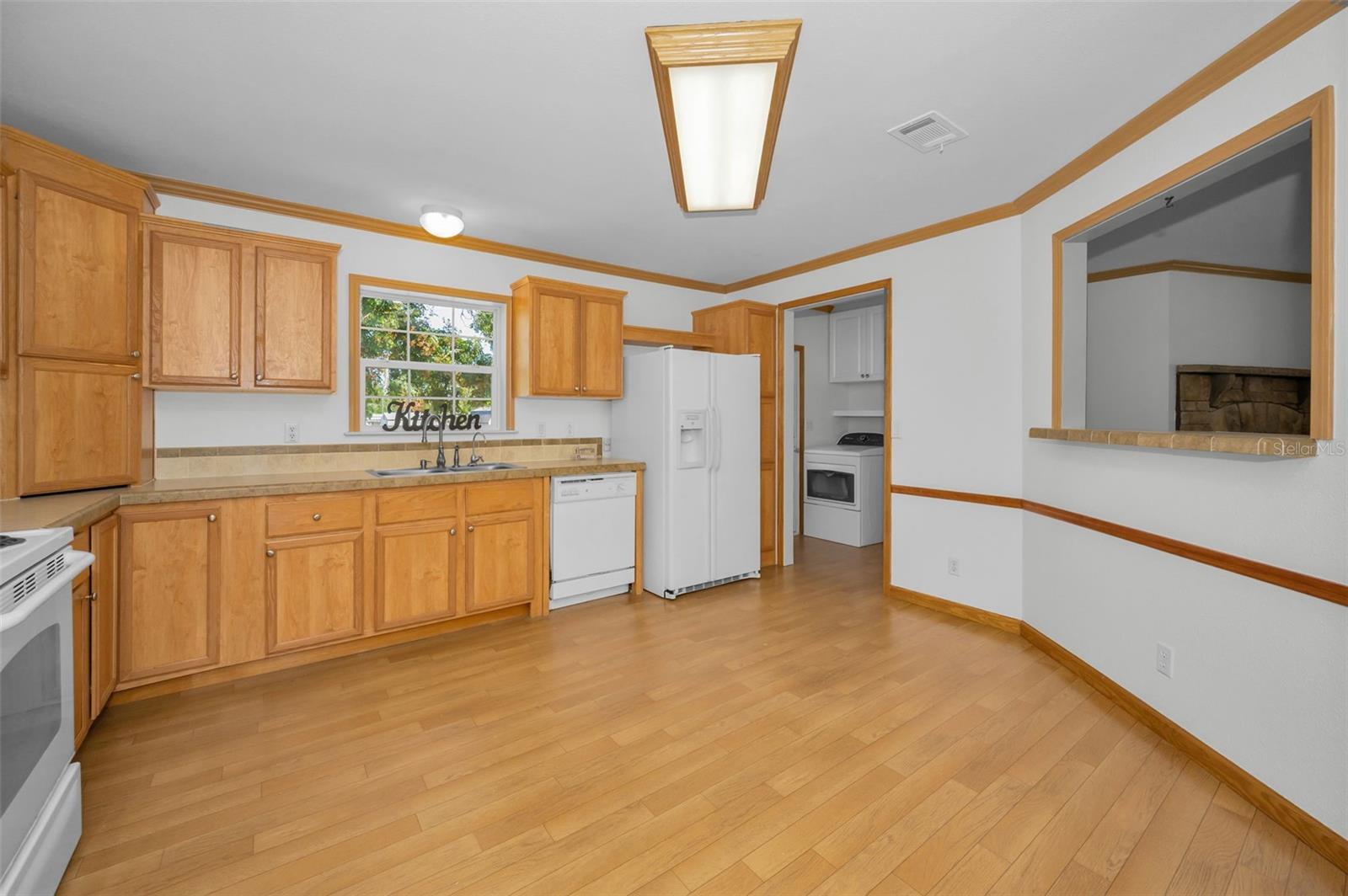 Image 18 of 63 For 9723 Pat Street