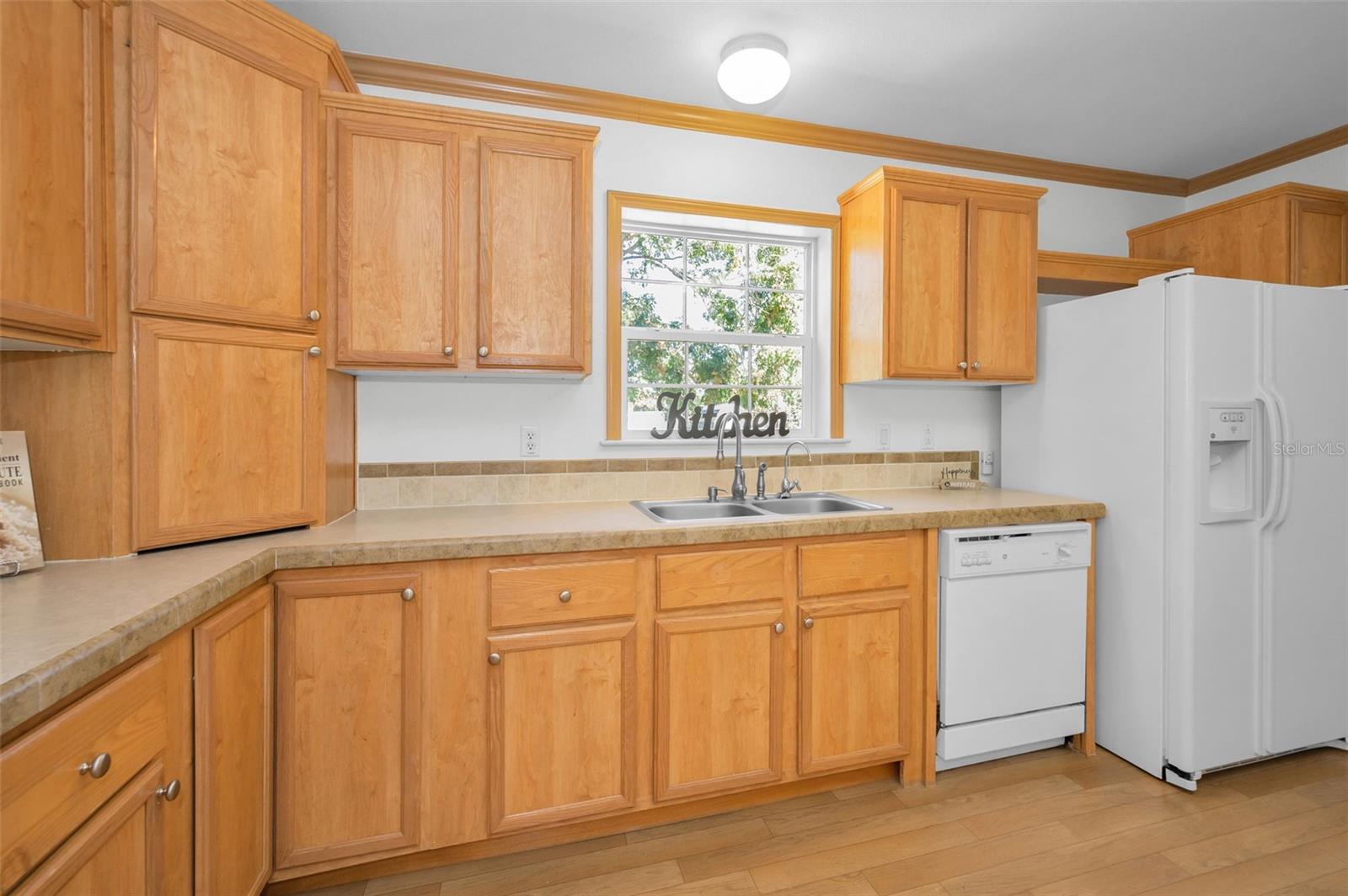 Image 19 of 63 For 9723 Pat Street