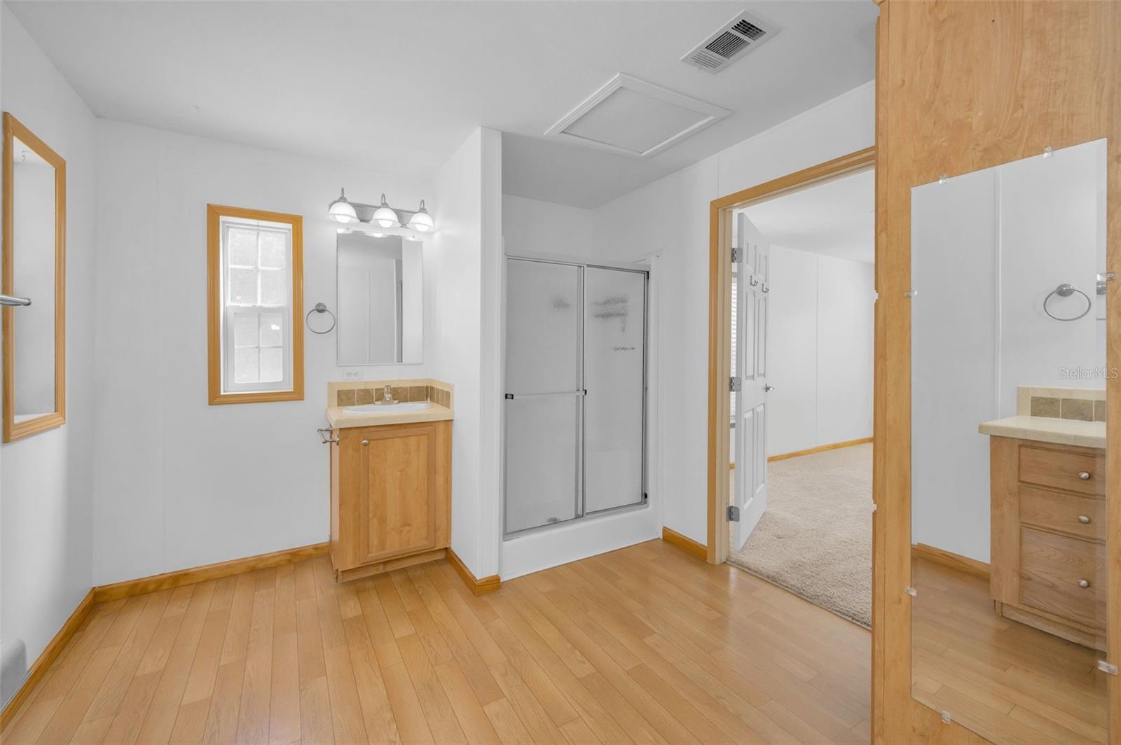 Image 30 of 63 For 9723 Pat Street