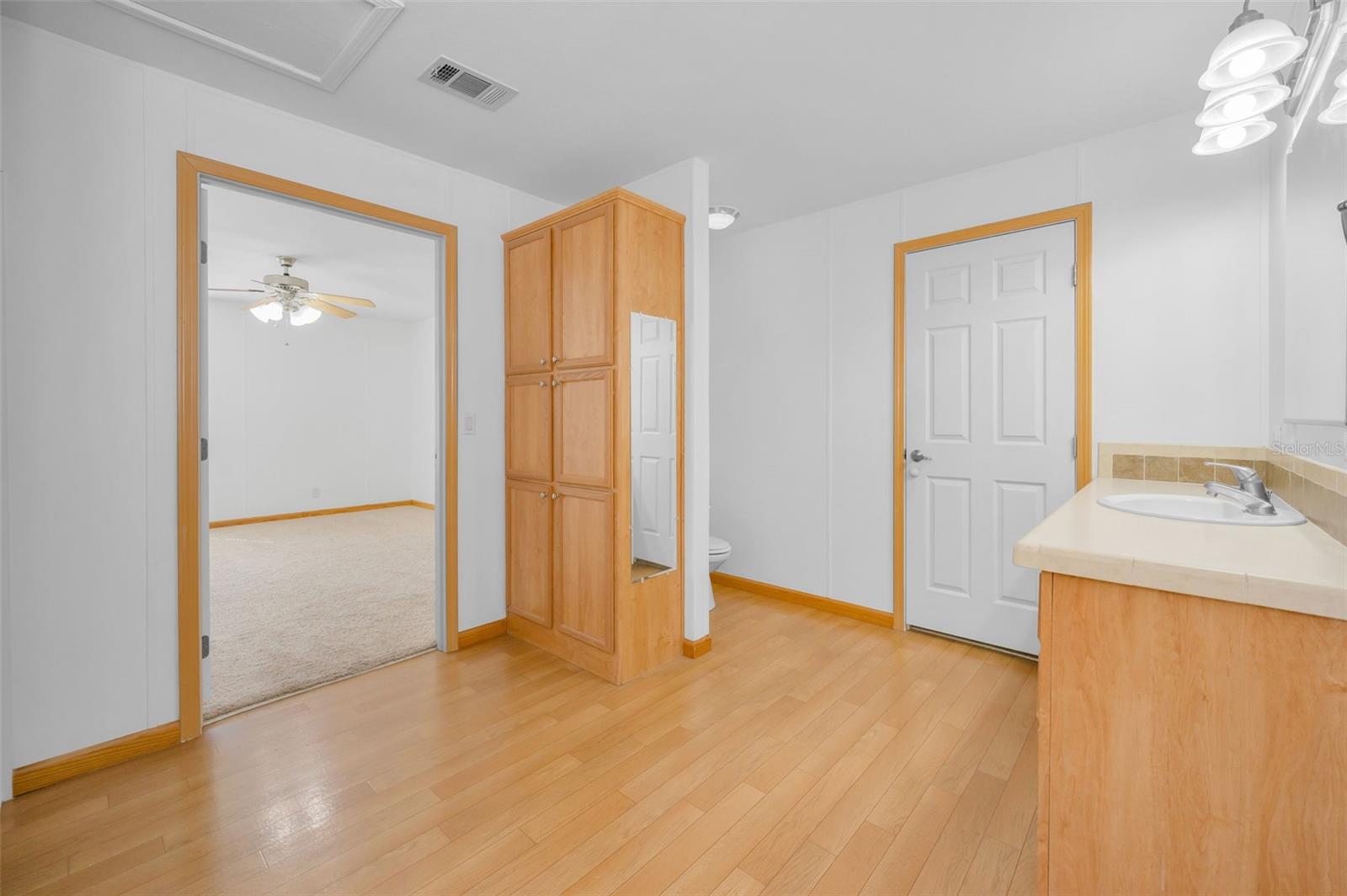 Image 31 of 63 For 9723 Pat Street