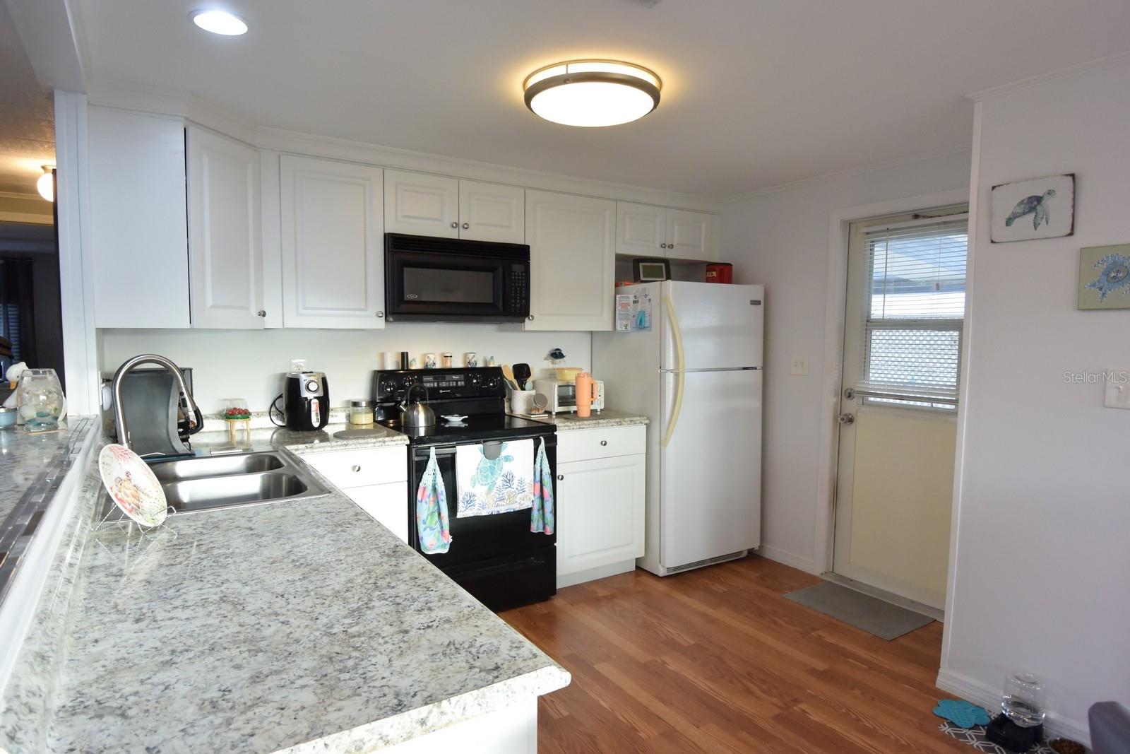 Image 21 of 39 For 2122 Waterview Drive