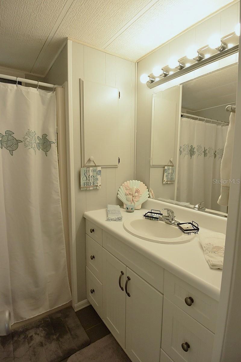 Image 28 of 39 For 2122 Waterview Drive