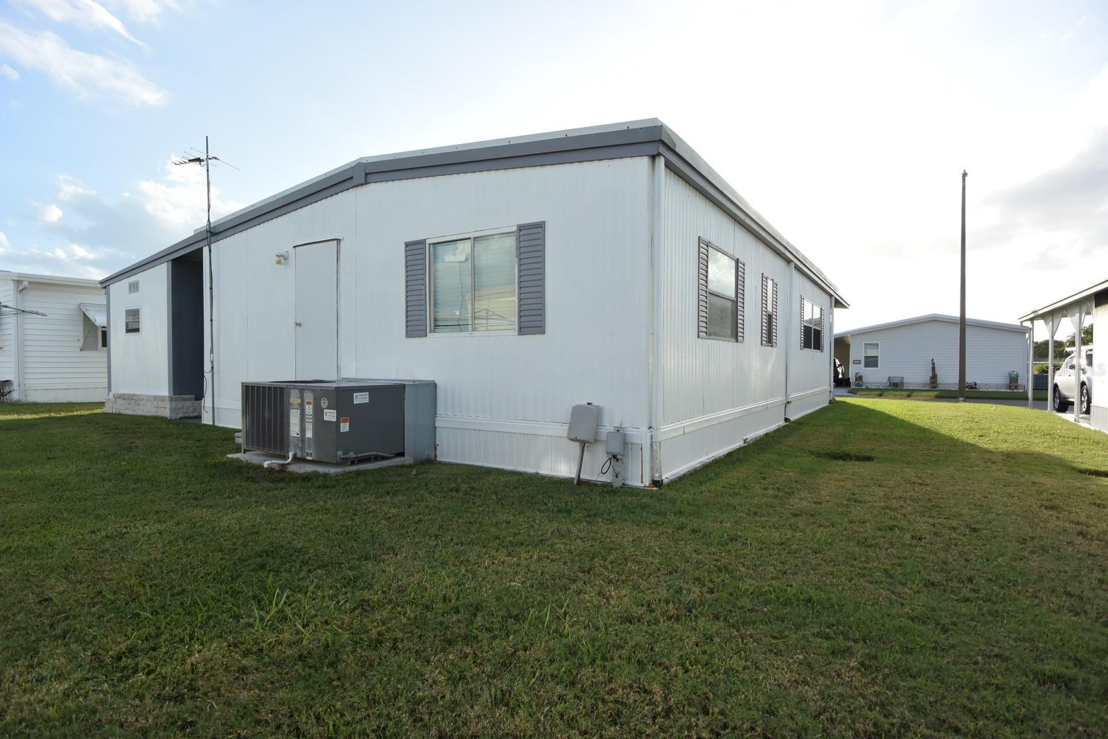 Image 34 of 39 For 2122 Waterview Drive