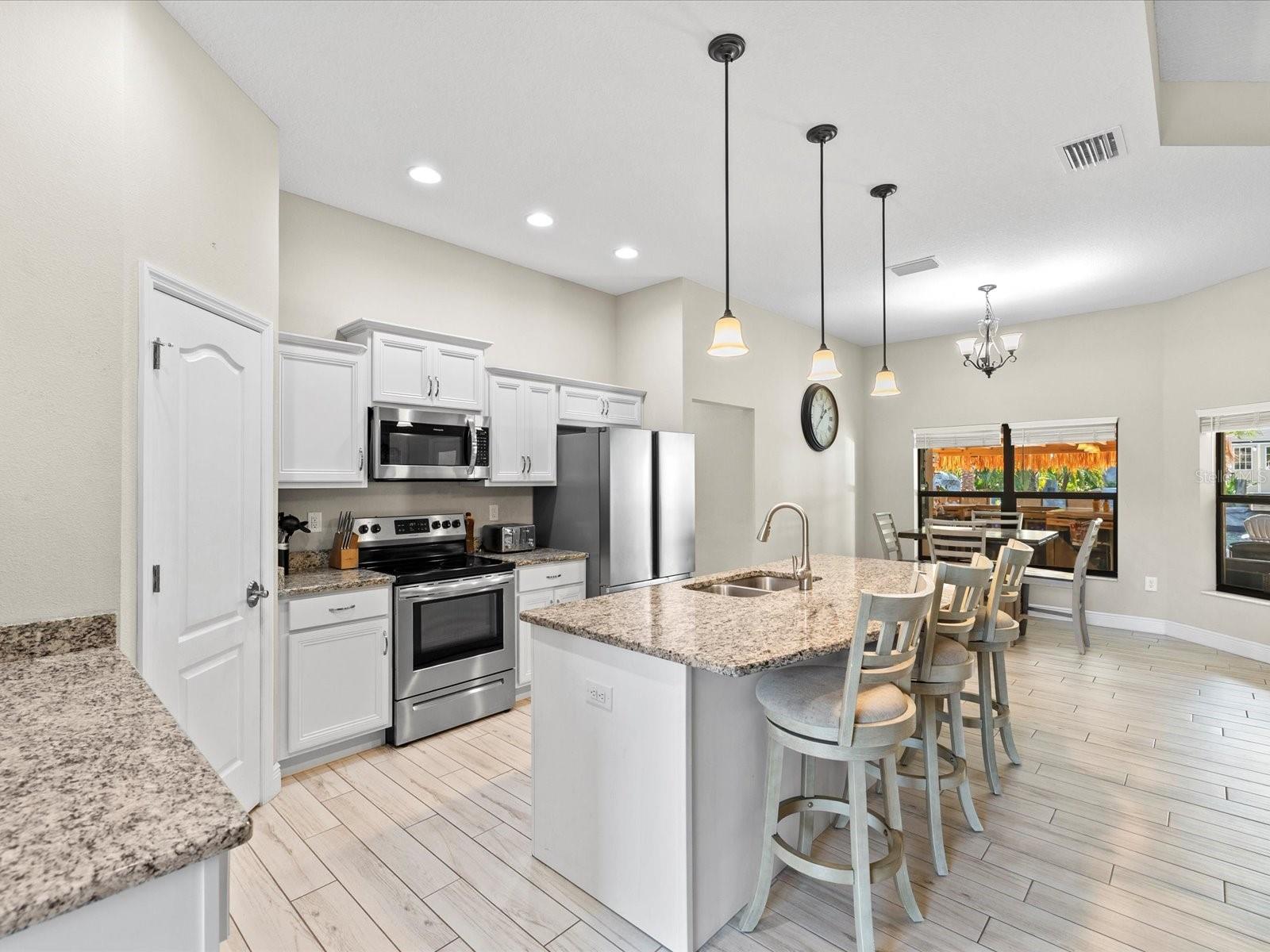Listing photo id 14 for 9027 Mavis Road