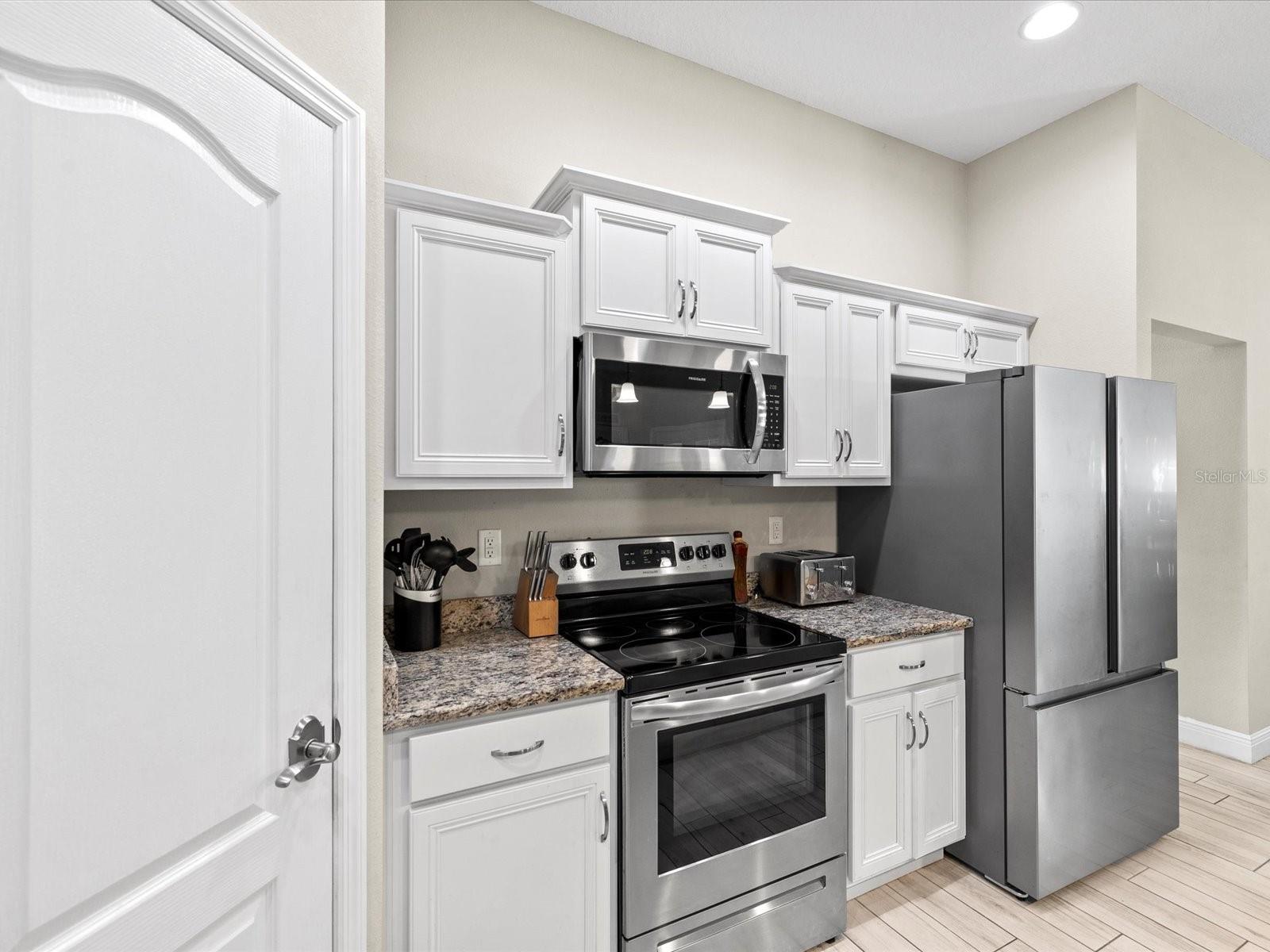 Listing photo id 16 for 9027 Mavis Road