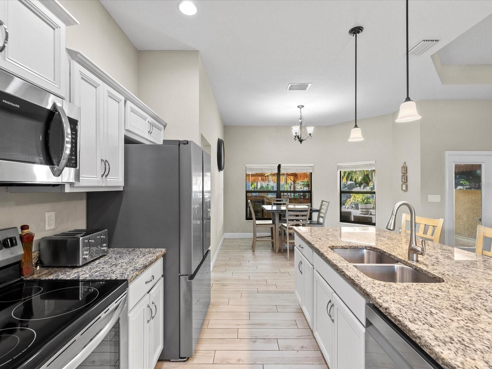 Listing photo id 17 for 9027 Mavis Road