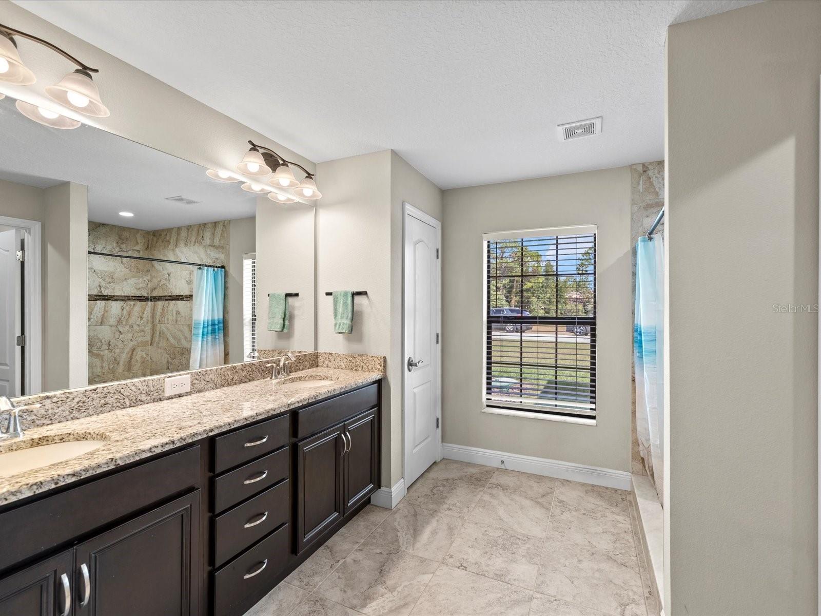Listing photo id 27 for 9027 Mavis Road