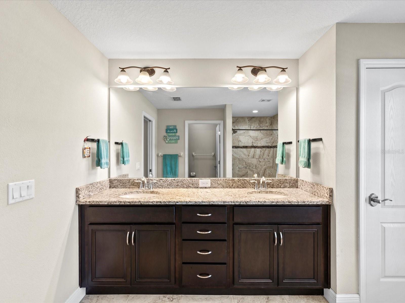 Listing photo id 28 for 9027 Mavis Road