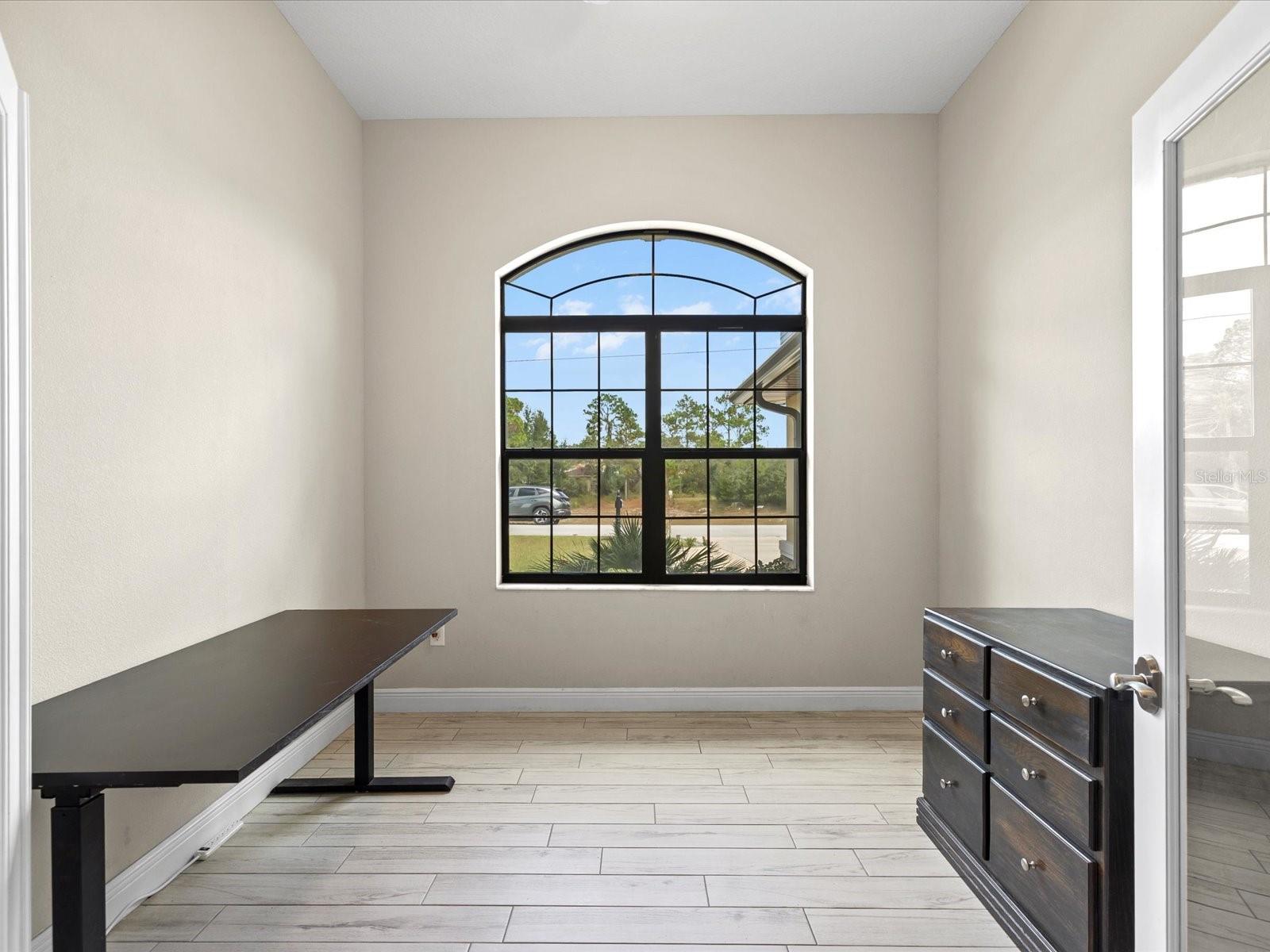 Listing photo id 30 for 9027 Mavis Road