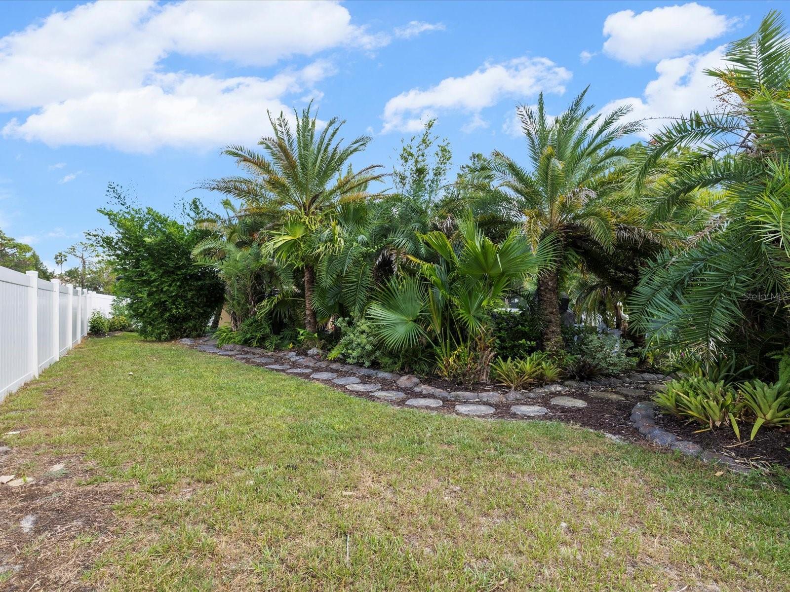 Listing photo id 33 for 9027 Mavis Road